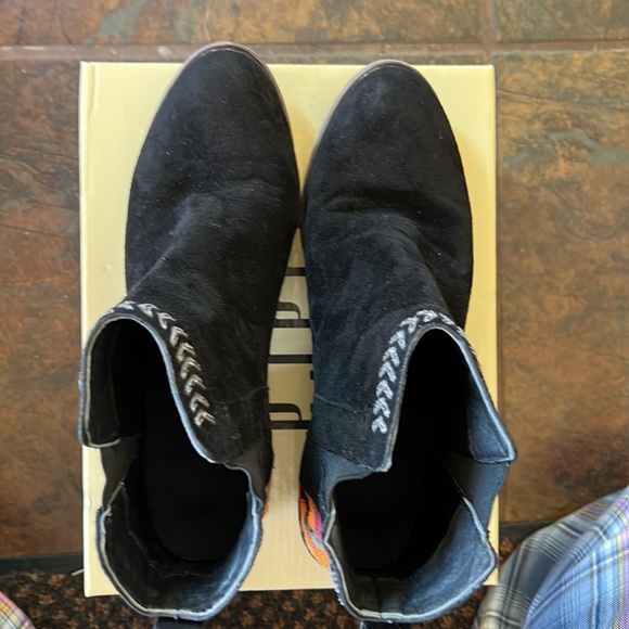 Tiara embroidered ankle boots, 6.5 - Picture 6 of 11